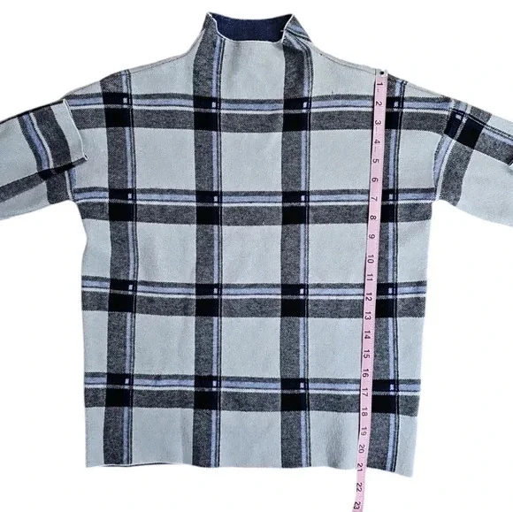 Tahari Plaid Mock Neck Sweater Womens Small Gray Blue Minimalist Cozy Classic - Picture 7 of 7